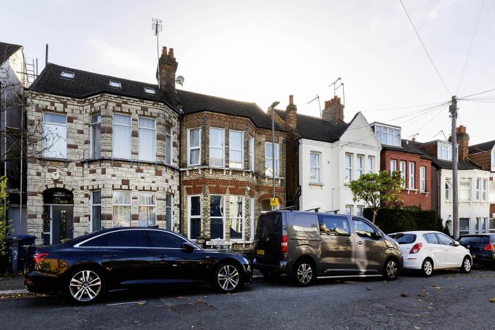 			Studio Apartment, 1 bath, 1 reception Apartment			 Ash Grove, Cricklewood (Inclusive of Council tax, Gas+ Water)